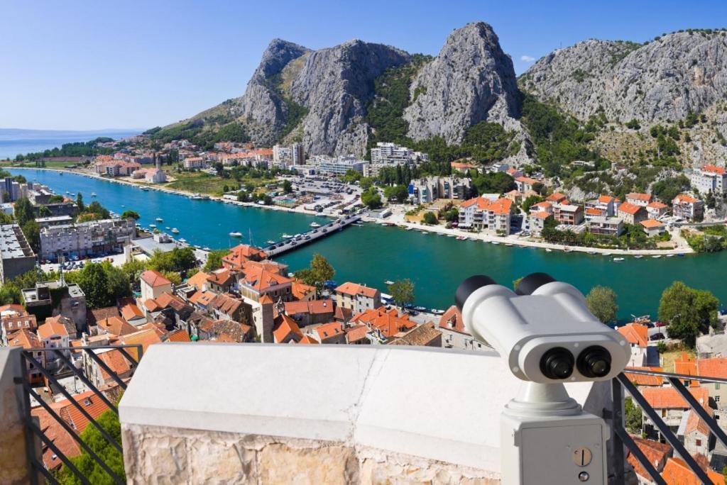 R.r. * Omis